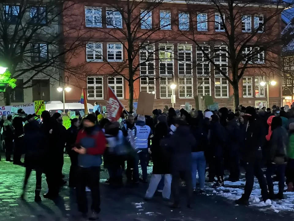 Erfolgreicher Neujahrsempfang trotz Einschüchterungsversuchen vor der Tür Der altehrw …